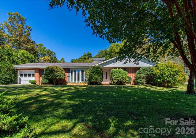 Photo 1 of Single family home for sale at 2586 Kim Miller Rd, Lake Toxaway, NC 28747 | MLS# 4431012 | Listing updated on 2026-10-08