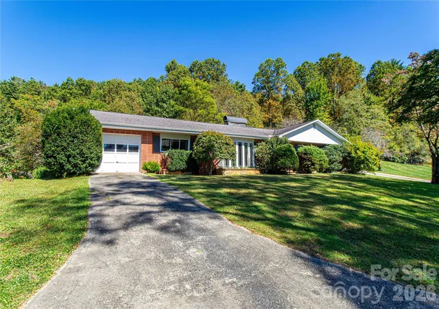 Photo 3 of Single family home for sale at 2586 Kim Miller Rd, Lake Toxaway, NC 28747 | MLS# 4431012 | Listing updated on 2026-10-08
