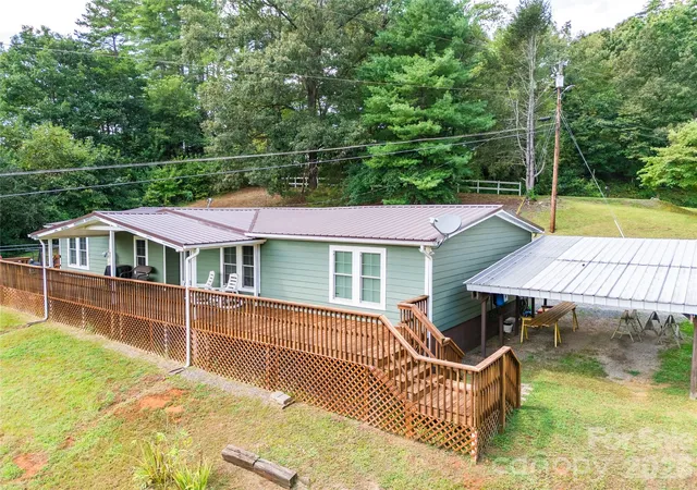 Photo 2 of Single family home for sale at 204 Grove Rd, Sylva, NC 28779 | MLS# 4431015 | Listing updated on 2026-10-05
