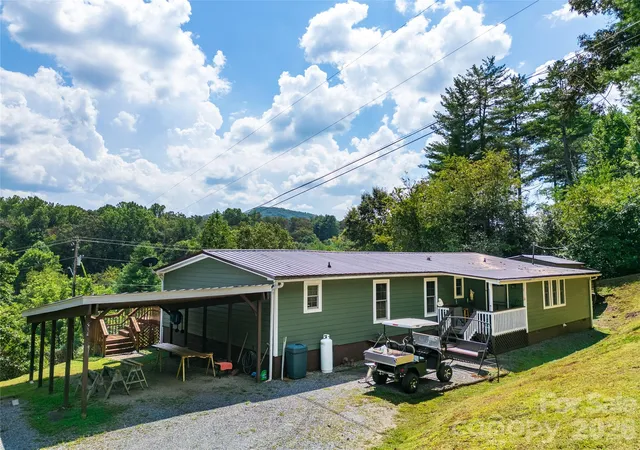 Photo 4 of Single family home for sale at 204 Grove Rd, Sylva, NC 28779 | MLS# 4431015 | Listing updated on 2026-10-05