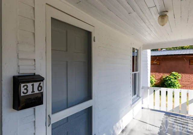 Photo 2 of Single family home for sale at 316 S Stonewall Ave, Rock Hill, SC 29730 | MLS# 4431020 | Listing updated on 2026-10-03