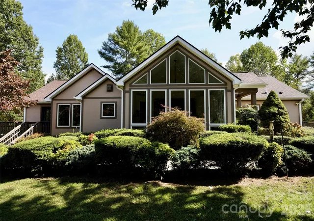 Photo 1 of Single family home for sale at 525 Silent Acres Rd, Waynesville, NC 28785 | MLS# 4431021 | Listing updated on 2026-10-08