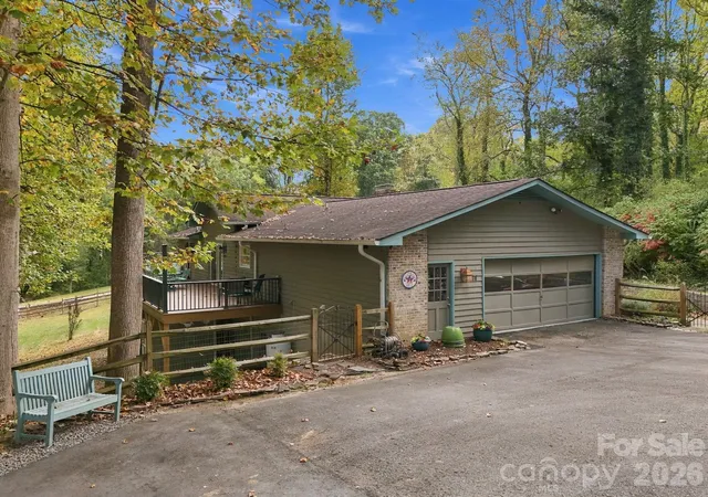 Photo 2 of Single family home for sale at 14 Cambridge Dr, Candler, NC 28715 | MLS# 4431024 | Listing updated on 2026-10-04