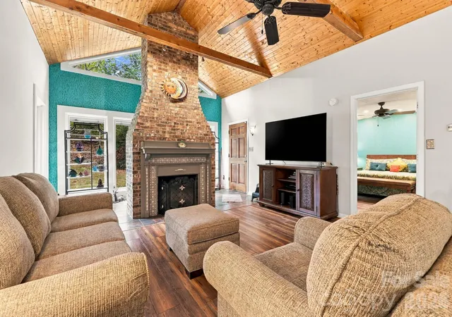 Photo 4 of Single family home for sale at 14 Cambridge Dr, Candler, NC 28715 | MLS# 4431024 | Listing updated on 2026-10-04