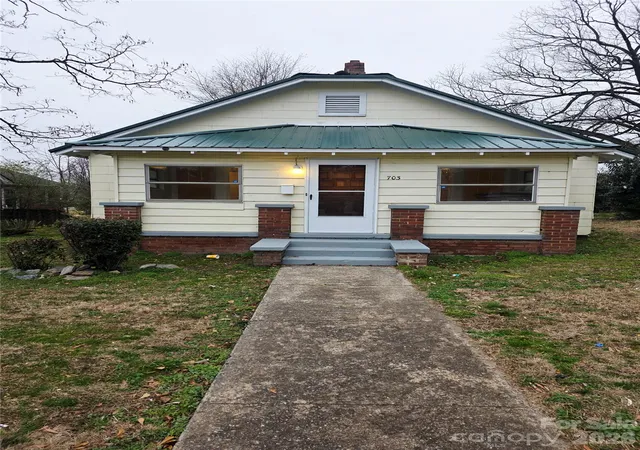 Photo 1 of Single family home for sale at 703 Buffalo Ln, Shelby, NC 28150 | MLS# 4431027 | Listing updated on 2026-10-07