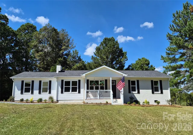 Photo 1 of Single family home for sale at 3268 Hoke Rd, Heath Springs, SC 29058 | MLS# 4431032 | Listing updated on 2026-10-05