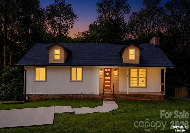 Photo 2 of Single family home for sale at 32 Bowen Dr, Belmont, NC 28012 | MLS# 4431048 | Listing updated on 2026-10-06