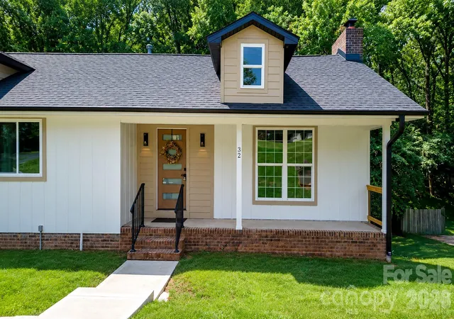 Photo 3 of Single family home for sale at 32 Bowen Dr, Belmont, NC 28012 | MLS# 4431048 | Listing updated on 2026-10-06