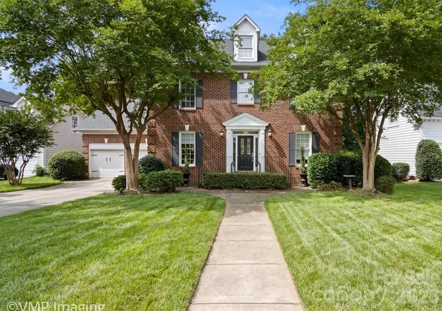 Photo 2 of Single family home for sale at 20107 N Cove Rd, Cornelius, NC 28031 | MLS# 4431051 | Listing updated on 2026-10-04