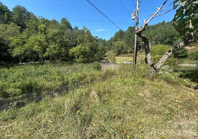Photo 3 of Sale Pending at 2635 Lower Gabriels Crk Rd, Mars Hill, NC 28754 | MLS# 4431061 | Listing updated on 2026-10-06