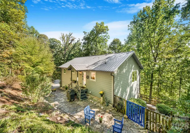 Photo 2 of Single family home for sale at 115 Laurel Wood Dr, Mars Hill, NC 28754 | MLS# 4431079 | Listing updated on 2026-10-08