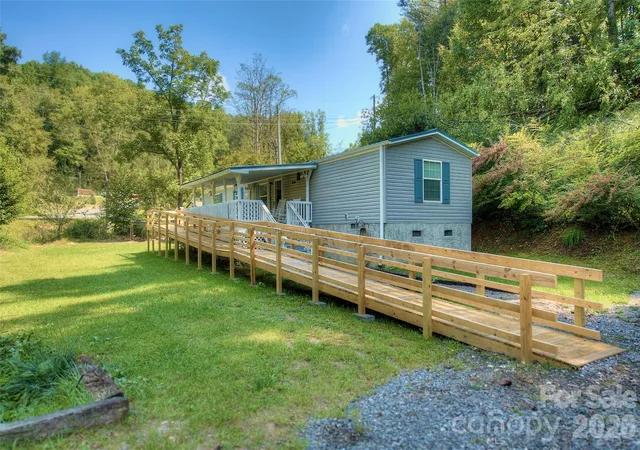 Photo 1 of Single family home for sale at 120 Ed Young Rd, Burnsville, NC 28714 | MLS# 4431084 | Listing updated on 2026-10-03