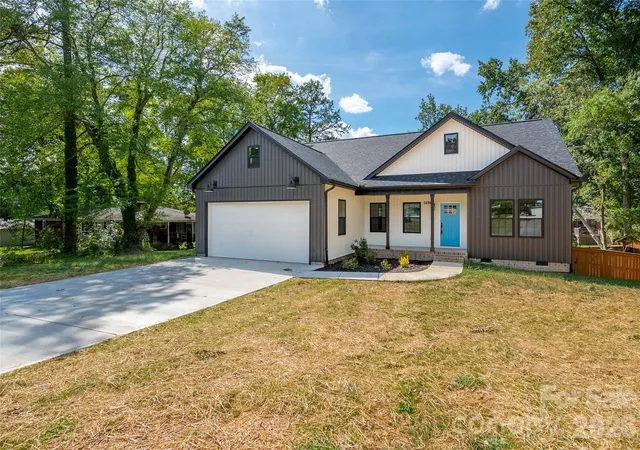 Photo 1 of Single family home for sale at 1490 Oakwood Ave, Kannapolis, NC 28081 | MLS# 4431097 | Listing updated on 2026-10-27