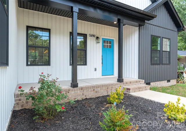 Photo 2 of Single family home for sale at 1490 Oakwood Ave, Kannapolis, NC 28081 | MLS# 4431097 | Listing updated on 2026-10-27