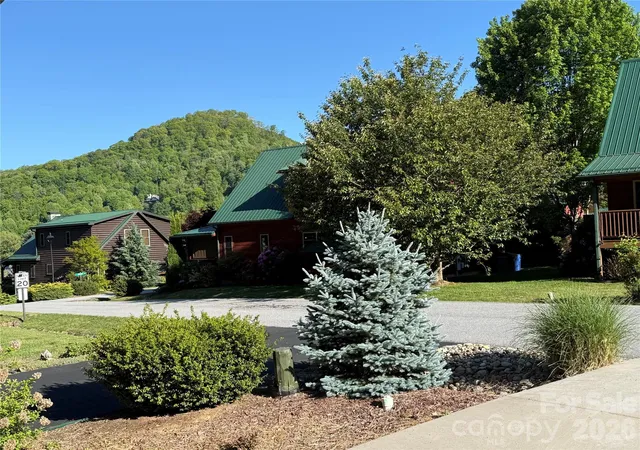 Photo 3 of Single family home for sale at 589 Panoramic Loop, Maggie Valley, NC 28751 | MLS# 4431098 | Listing updated on 2026-10-08