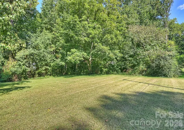 Photo 1 of Sale Pending at 409 Lyndon St, Kannapolis, NC 28083 | MLS# 4431103 | Listing updated on 2026-10-08