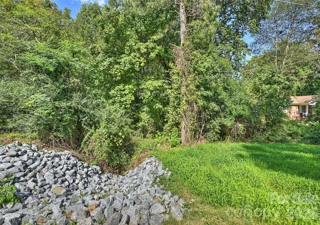 Photo 3 of Sale Pending at 409 Lyndon St, Kannapolis, NC 28083 | MLS# 4431103 | Listing updated on 2026-10-08