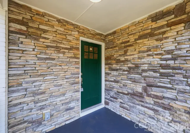 Photo 2 of Single family home for sale at 3228 Barfield Dr, Charlotte, NC 28217 | MLS# 4431105 | Listing updated on 2026-10-07