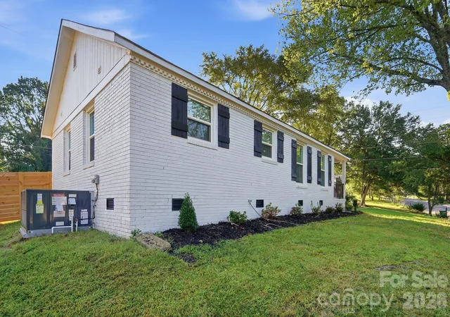 Photo 3 of Single family home for sale at 3228 Barfield Dr, Charlotte, NC 28217 | MLS# 4431105 | Listing updated on 2026-10-07