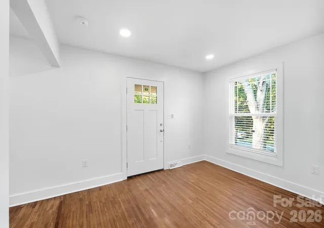 Photo 4 of Single family home for sale at 3228 Barfield Dr, Charlotte, NC 28217 | MLS# 4431105 | Listing updated on 2026-10-07