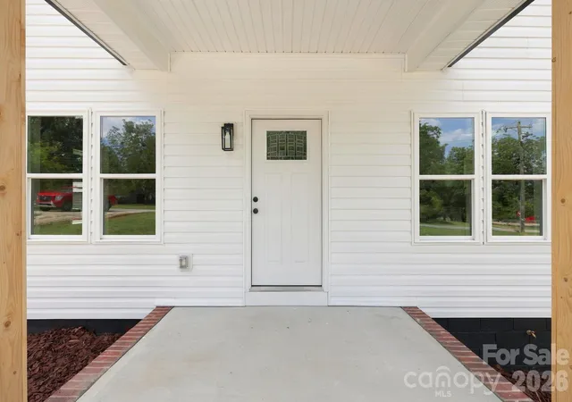 Photo 2 of Single family home for sale at 1211 Glenwood Ave, Salisbury, NC 28146 | MLS# 4431115 | Listing updated on 2026-10-04