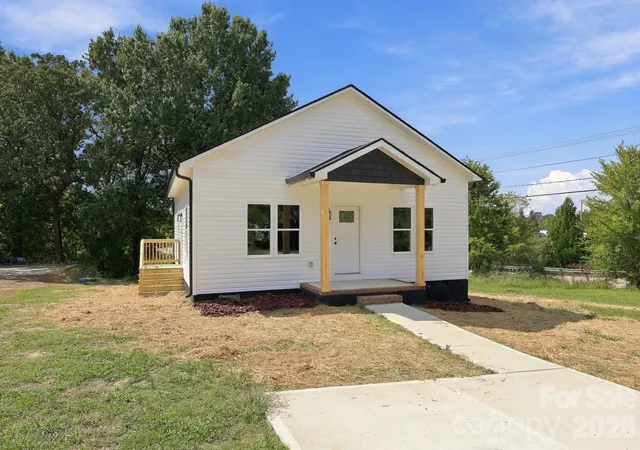 Photo 3 of Single family home for sale at 1211 Glenwood Ave, Salisbury, NC 28146 | MLS# 4431115 | Listing updated on 2026-10-04