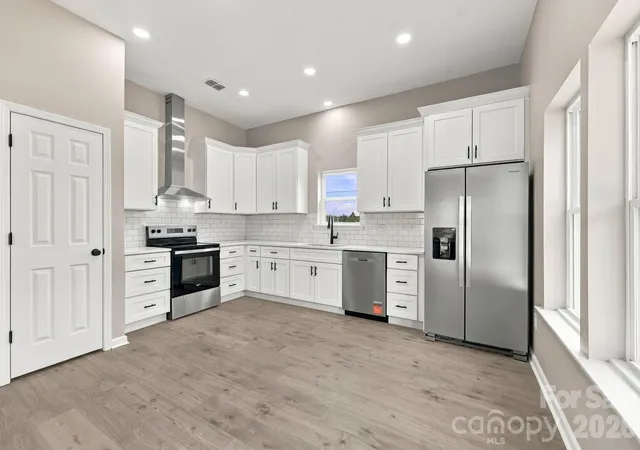 Photo 3 of Single family home for sale at 1211 Glenwood Ave, Salisbury, NC 28146 | MLS# 4431115 | Listing updated on 2026-10-04