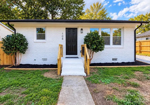 Photo 1 of Single family home for sale at 108 Willow Lake Rd N, Lancaster, SC 29720 | MLS# 4431131 | Listing updated on 2026-10-06