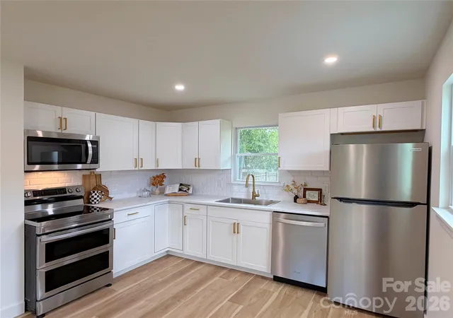 Photo 3 of Single family home for sale at 108 Willow Lake Rd N, Lancaster, SC 29720 | MLS# 4431131 | Listing updated on 2026-10-06