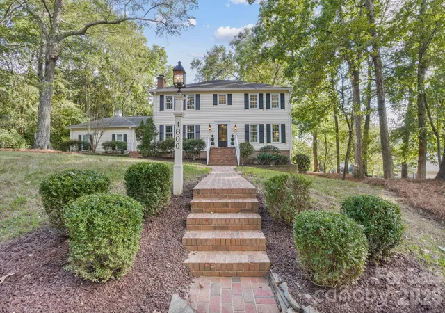 Photo 2 of Single family home for sale at 4800 Rockview Ct, Charlotte, NC 28226 | MLS# 4431140 | Listing updated on 2026-10-08