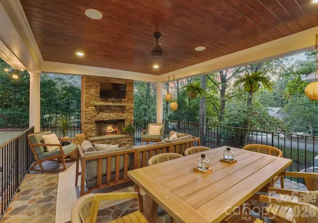Photo 3 of Single family home for sale at 4800 Rockview Ct, Charlotte, NC 28226 | MLS# 4431140 | Listing updated on 2026-10-08