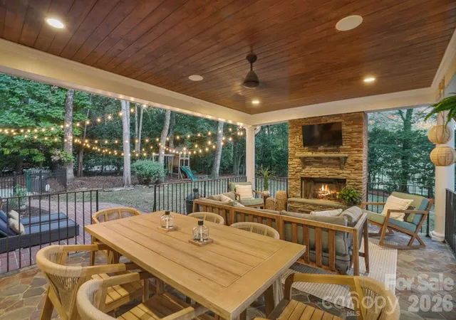 Photo 4 of Single family home for sale at 4800 Rockview Ct, Charlotte, NC 28226 | MLS# 4431140 | Listing updated on 2026-10-08