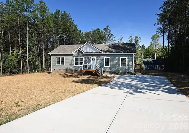 Photo 3 of Single family home for sale at 2026 Windigo St, Newton, NC 28658 | MLS# 4431143 | Listing updated on 2026-10-06