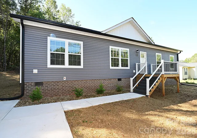 Photo 1 of Single family home for sale at 2063 Vance St, Newton, NC 28658 | MLS# 4431144 | Listing updated on 2026-10-06