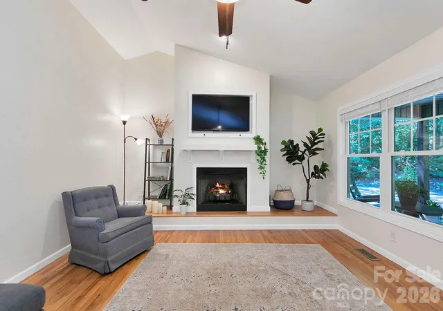 Photo 3 of Single family home for sale at 125 Rollins Pl Rd, Brevard, NC 28712 | MLS# 4431148 | Listing updated on 2026-10-07