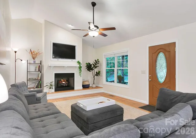 Photo 4 of Single family home for sale at 125 Rollins Pl Rd, Brevard, NC 28712 | MLS# 4431148 | Listing updated on 2026-10-07