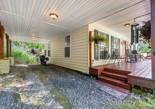 Photo 2 of Single family home for sale at 1056 Old Hampton Rd, Boone, NC 28607 | MLS# 4431150 | Listing updated on 2026-10-04