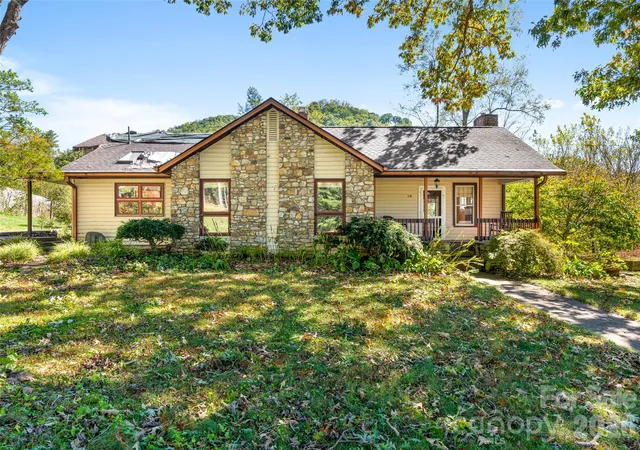 Photo 1 of Single family home for sale at 18 Mission Ln, Fairview, NC 28730 | MLS# 4431158 | Listing updated on 2026-10-28