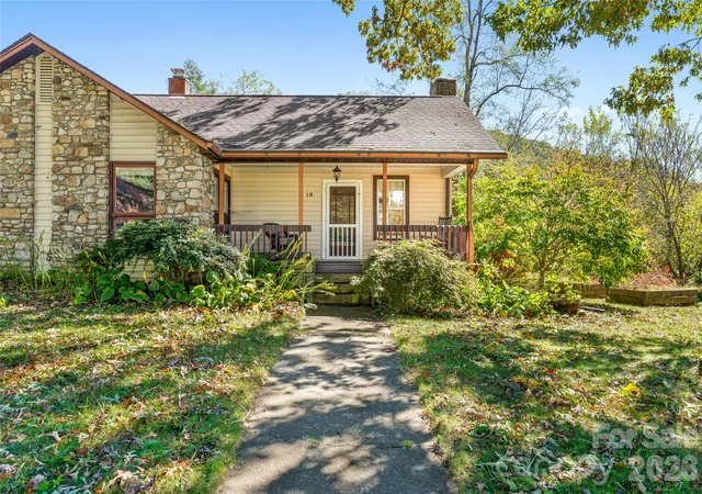 Photo 3 of Single family home for sale at 18 Mission Ln, Fairview, NC 28730 | MLS# 4431158 | Listing updated on 2026-10-28
