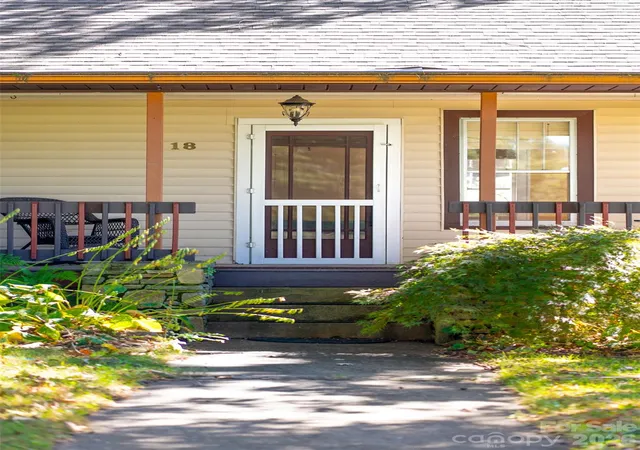 Photo 3 of Single family home for sale at 18 Mission Ln, Fairview, NC 28730 | MLS# 4431158 | Listing updated on 2026-10-28