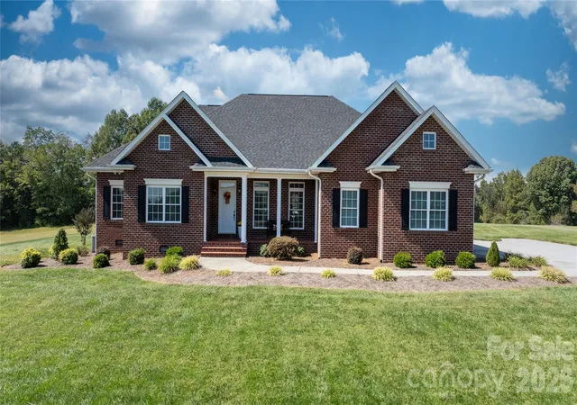 Single family home for sale at 66 Hawks Ridge, Hickory, NC 28601 | MLS# 4431161