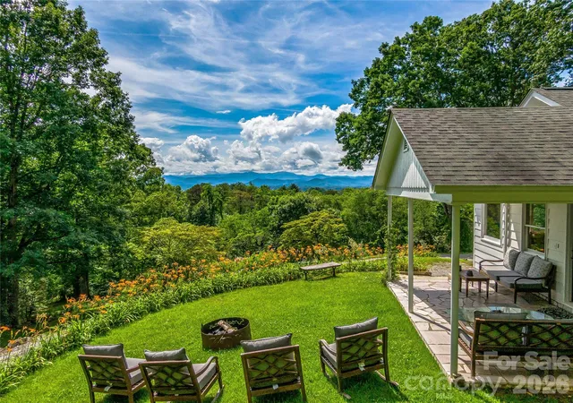 Photo 3 of Single family home for sale at 170 Twin Springs Rd, Hendersonville, NC 28792 | MLS# 4431168 | Listing updated on 2026-10-07