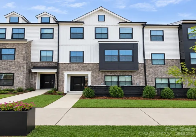 Townhouse for sale at 7548 Mashburn Dr, Charlotte, NC 28269 | MLS# 4431170