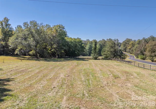 Photo 3 of Single family home for sale at 600 John Weaver Rd, Columbus, NC 28722 | MLS# 4431188 | Listing updated on 2026-10-20