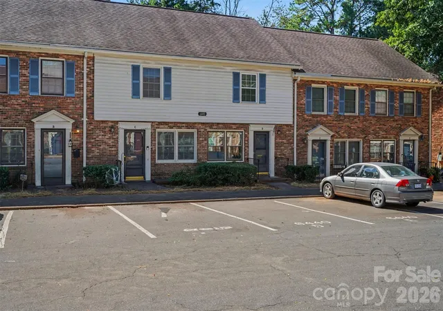Listing Photo 2 - Condo for sale in building located at 6440 Old Pineville Rd, Charlotte, NC 28217 - Unit #D
