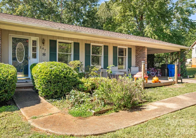 Photo 2 of Single family home for sale at 147 Ridgeland Dr, Rutherfordton, NC 28139 | MLS# 4431196 | Listing updated on 2026-10-10