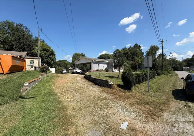Photo 3 of Single family home for sale at 1517 Barcose St Sw, Lenoir, NC 28645 | MLS# 4431203 | Listing updated on 2026-10-04