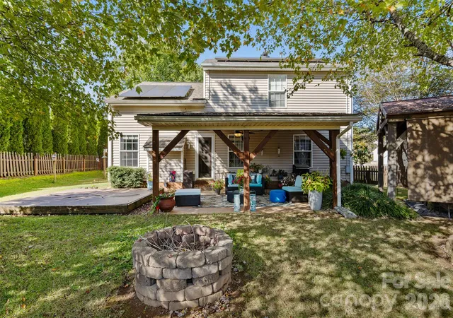 Photo 1 of Single family home for sale at 1969 8th Street Ln Se, Hickory, NC 28602 | MLS# 4431204 | Listing updated on 2026-10-18
