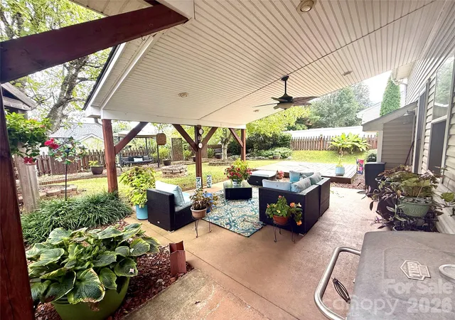 Photo 3 of Single family home for sale at 1969 8th Street Ln Se, Hickory, NC 28602 | MLS# 4431204 | Listing updated on 2026-10-07