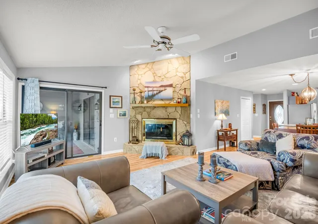 Photo 4 of Townhouse for sale at 121 Quail Run Ct #1629, Lake Lure, NC 28746 | MLS# 4431206 | Listing updated on 2026-10-10